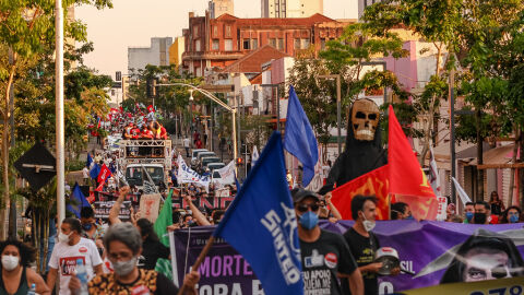 Capital tem ato contra anistia e em defesa da democracia nesta 5ª