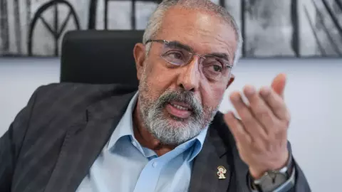 Não há mais razão para manter escala 6x1 e jornada de 44h, diz senador