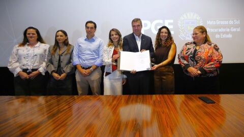 Governo de MS assina decreto para tornar linguagem pública mais clara ao cidadão