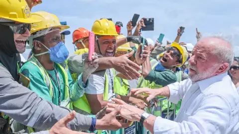 Lula tem aval da CCJ para fim da escala 6x1; extrema direita trava medida pró-trabalhador