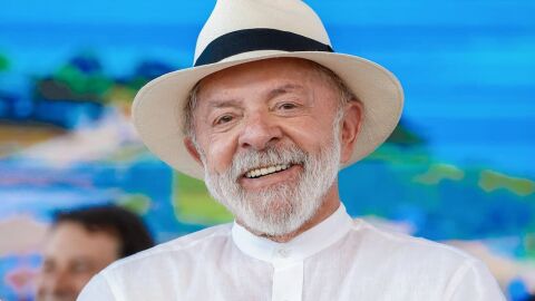 Em São Paulo, presidente Lula retira lesão na cabeça e trata tendinite