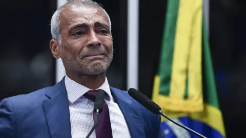 Romário, do PL, recebe R$ 46 mil como Senador, mas trabalha na CazéTV