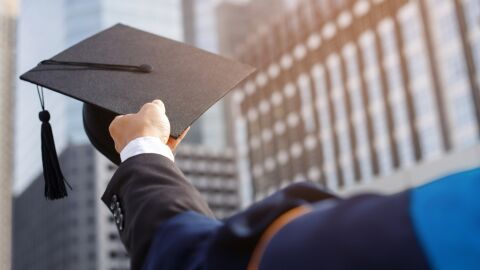 Ter faculdade ainda facilita arrumar emprego? Entenda a realidade atual