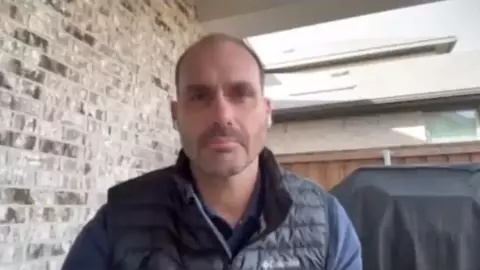 Eduardo Bolsonaro é condenado a 4 anos de prisão no Brasil