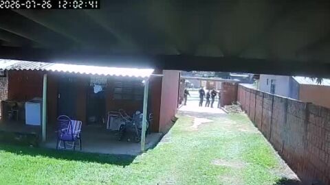 "Piedade, senhor, tenho duas filhas", implora jovem assassinado por PMs (vídeo)