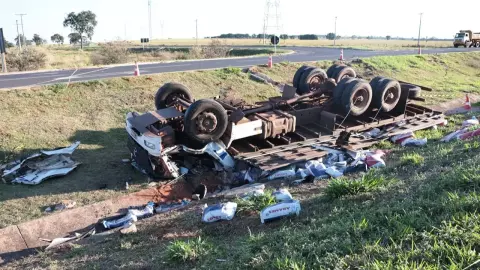 Paulo morre após capotar caminhão na BR-163
