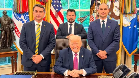 Trump "mata" democracia nos EUA e aplica R$ 5,1 milhões contra o STF