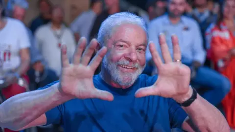 Lula rebate ataque capacitista de Flávio: "Eu trabalho, você nunca trabalhou"