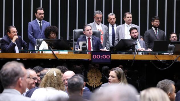Câmara aprova fim da escala 6x1 e jornada de trabalho de no máximo 40 horas semanais