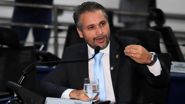 Após sofrer 'ameaça de tiro na cara', vereador ainda é processado por empreiteira