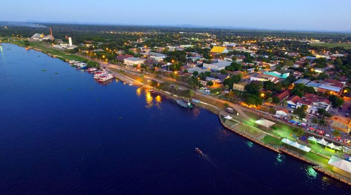 Porto Murtinho é um município brasileiro da região Centro-Oeste, situado no estado de Mato Grosso do Sul. A cidade é considerada a última guardiã do Rio Paraguai, sendo também portal-sul do Pantanal