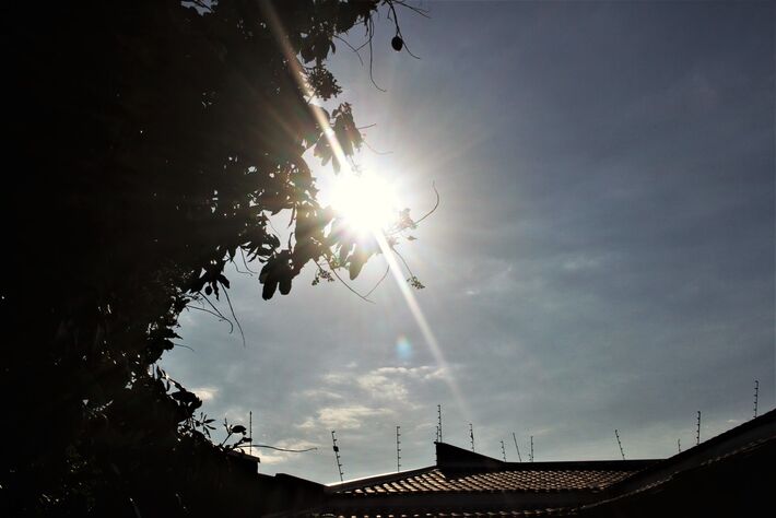 Sol quente nesta 3ª-feira em Campo Grande 