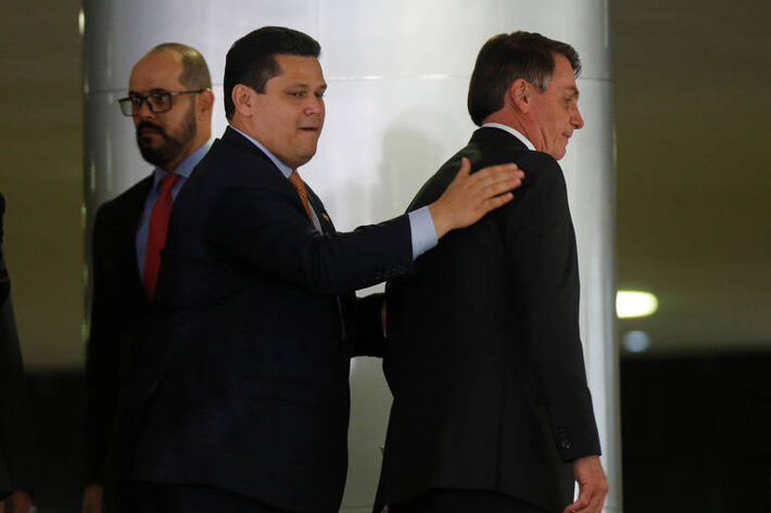 Davi Alcolumbre e Jair Bolsonaro no Palácio do Planalto, em fevereiro de 2020.
