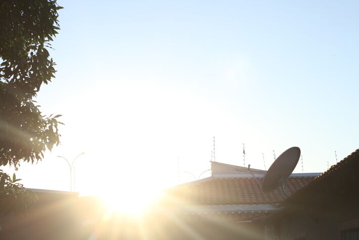 Sol quente nesta 3ª-feira em Campo Grande 