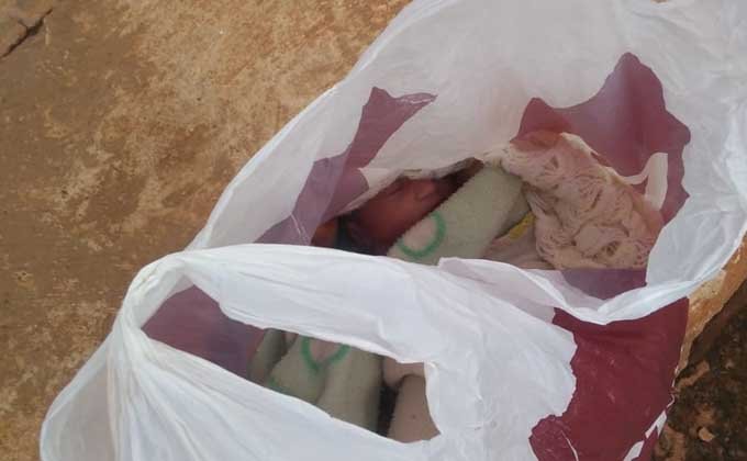 Criança foi encontrada dentro de sacola plástica