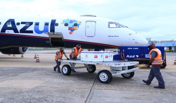 Doses chegaram em voo comercial da empresa Azul no Aeroporto Internacional de  Campo Grande 
