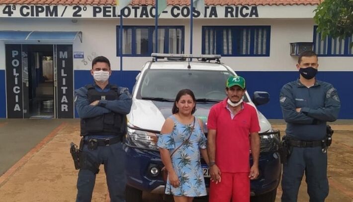 Renato e Ariana acionaram a Polícia Militar após encontrarem R$ 2 mil em uma agência bancária, em MS