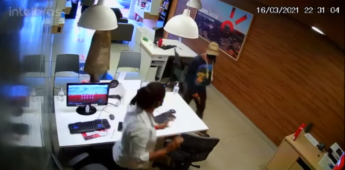 Vídeo do assalto à loja da Claro de Ilson Peres em SIdrolândia 