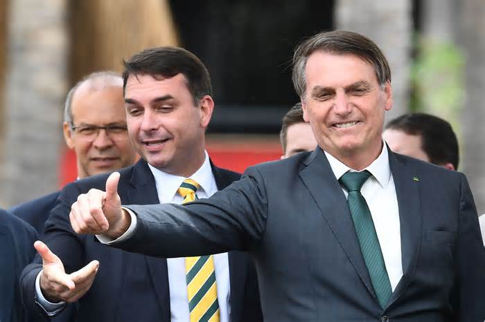 Flavio Bolsonaro e o pai, Jair Bolsonaro 