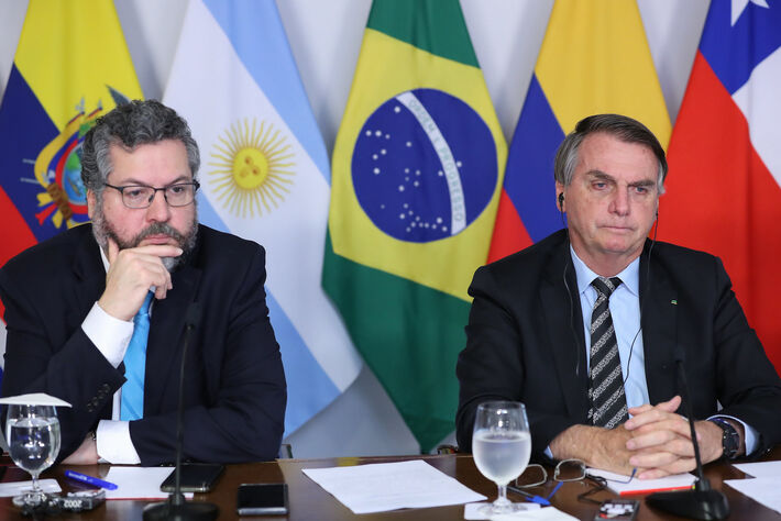 Ernesto defendeu a atitude de Bolsonaro depois de o presidente mandar a imprensa enfiar "no rabo" latas de leite condensado