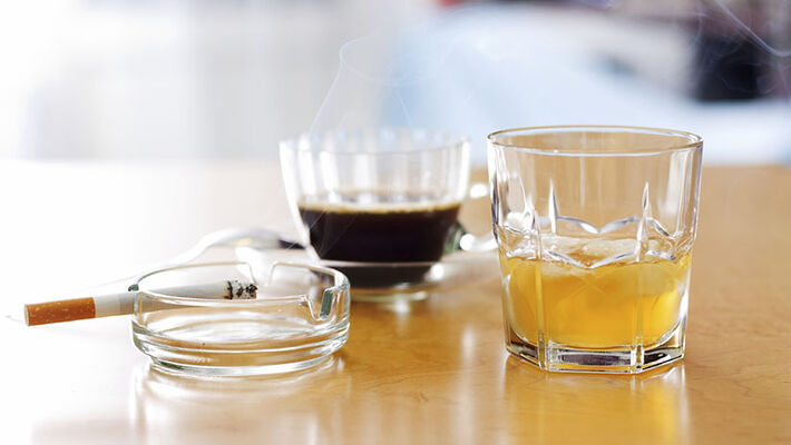 Cigarro causa câncer na boca