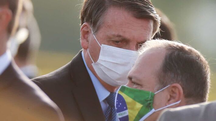  Bolsonaro: Pazuello está fazendo um excepcional trabalho na Saúde. 
