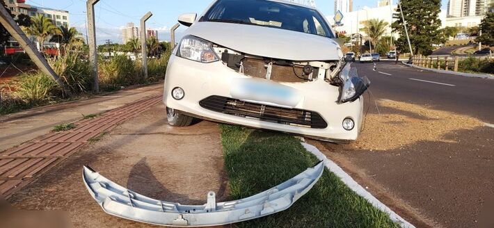 Carro Toyota Etios usado pelo casal que resultou na morte de Mariana.