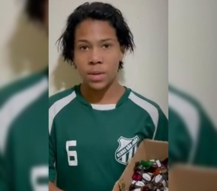 Menino que perdeu trufas ao receber nota falsa de R$ 100 ganha estágio em fábrica de chocolates Foto: Arquivo Pessoal