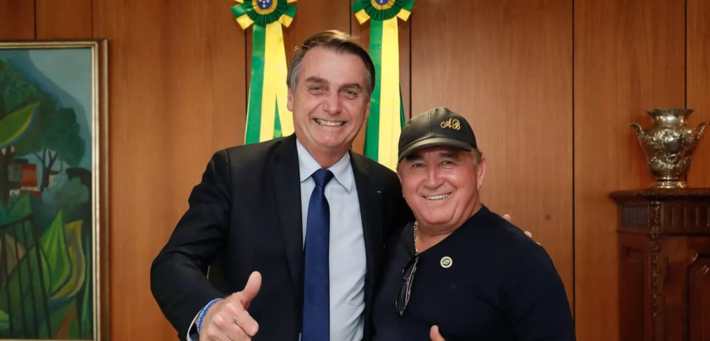 Bolsonaro durante visita na fazenda de Amado Batista (Foto: Alan Santos/PR)