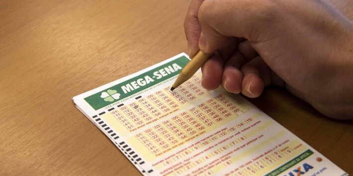 Volantes de apostas da Mega-Sena.