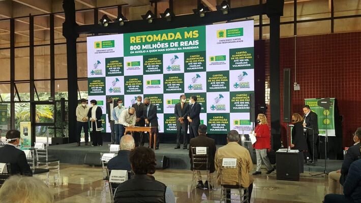 Reinaldo Azambuja assinou decretos que definem as regras de como serão pagos os auxílios emergenciais aos setores do turismo e cultura.