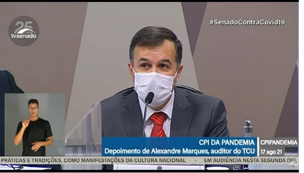 Alexandre apontou que documento original acusava governadores e prefeitos de superestimarem as mortes por Covid-19