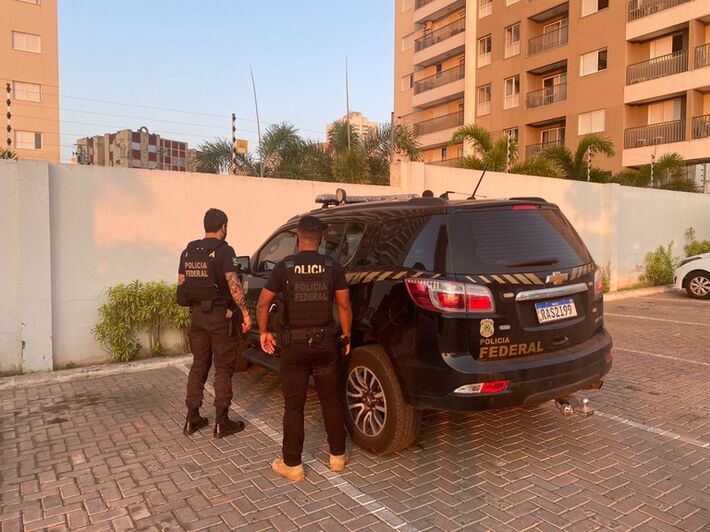 Aproximadamente 50 policiais federais, com a participação de 4 auditores da CGU, cumprem 12 mandados de busca e apreensão, expedidos pelo Juiz da 7ª Vara Federal da Seção Judiciária de Mato Grosso, nas cidades de Cuiabá/MT e Nova Canaã do Norte/MT.
