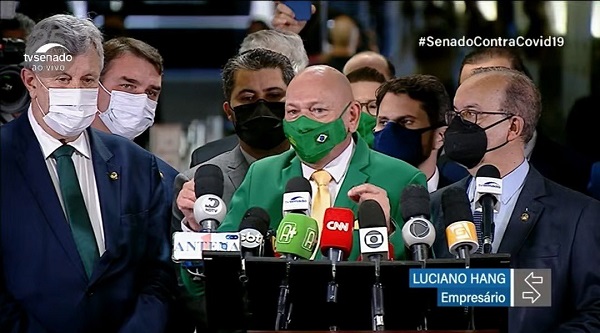 Na 2ª feira (27.set.2021) empresário publicou vídeo em tom de provocação aos senadores, usando algemas.