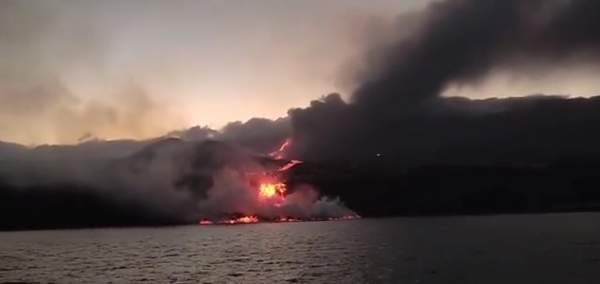 Liberação de gases é resultado de resfriamento repentino e sai carregada de cloretos, sulfatos, carbonatos e outras coisas.