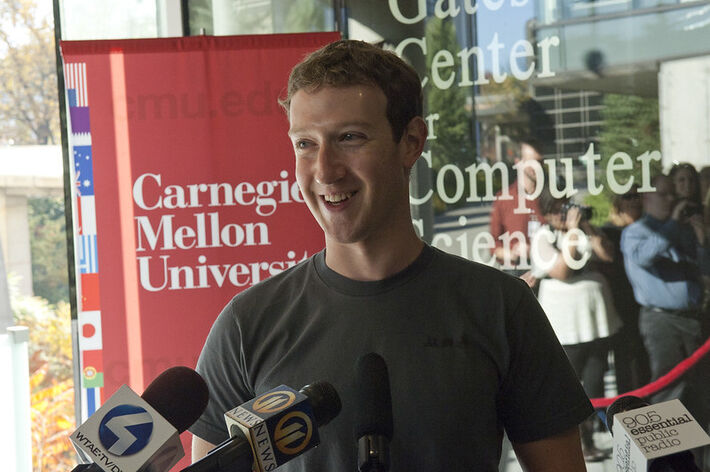 O fundador e CEO do Facebook, Mark Zuckerberg, fez sua primeira visita à Carnegie Mellon University. Foto: Carnegie Mellon University 