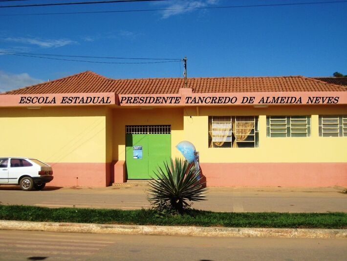 Escola Estadual Tancredo Neves. 