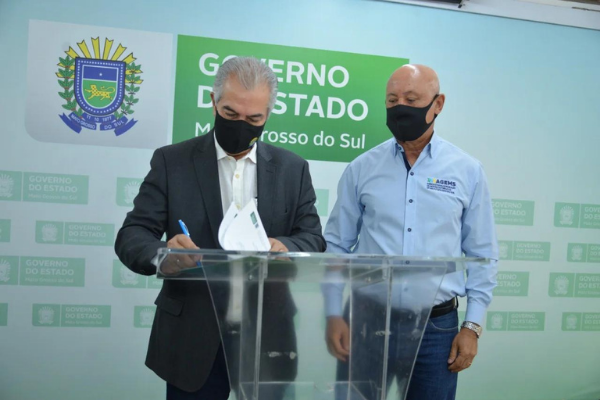 Esses são Reinaldo Azambuja (PSDB) e Carlos Alberto Assis (Secretário). Foto: Chico Ribeiro