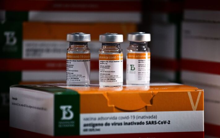 A área técnica da Anvisa (Agência Nacional de Vigilância Sanitária) sugeriu que a vacina Coronavac deve ser utilizada em crianças de 6 a 17 anos.