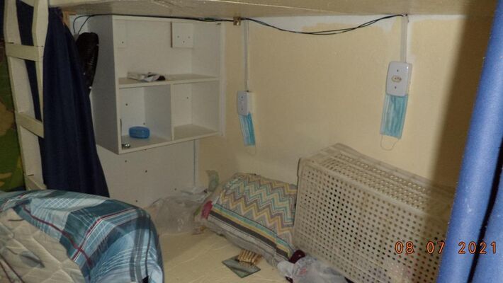 Cela 'especial' até com móveis planejados  Foto: Dracco/Polícia Civil