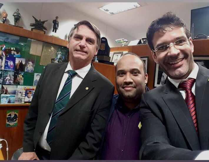 Haissander ao lado de Bolsonaro e do ex-ministro e deputado Marcelo Álvaro  Foto: Redes Sociais