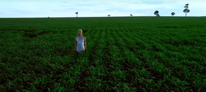 Frame do filme Madalena, disponível na Netflix. A fotografia é de Guilherme Tostes e Tiago Rios.