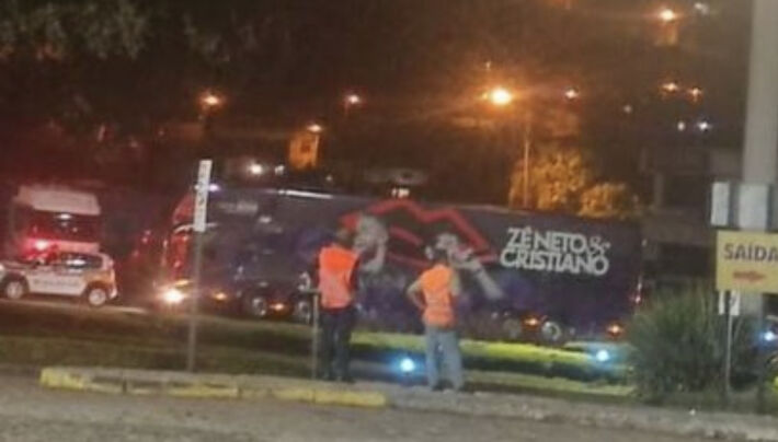 Ônibus Zé Neto e Cristiano 