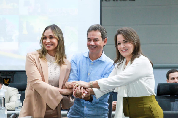 Esses são Marquinhos Trad, a sua esposa Tatiana Trad e sua vice-prefeita Adriane Lopes. Foto: Diogo Gonçalves