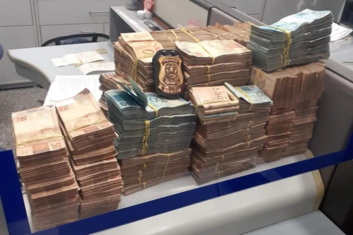 Polícia Federal apreende R$ 930 mil em dinheiro em operação que apura participação de juízes em esquema de corrupção  Foto: PF/Divulgação