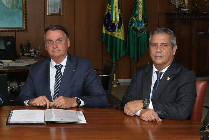 Bolsonaro confirmou Braga Netto como seu vice. 