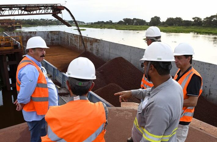 O secretário-executivo do Programa MS Mineral, da Semagro, Eduardo Pereira, esteve em Ladário, acompanhado pelo executivo da MPP, Patrick Panero, engenheiro de mina, Antônio Landi, e pelo consultor e geólogo Alexandre Scheid.