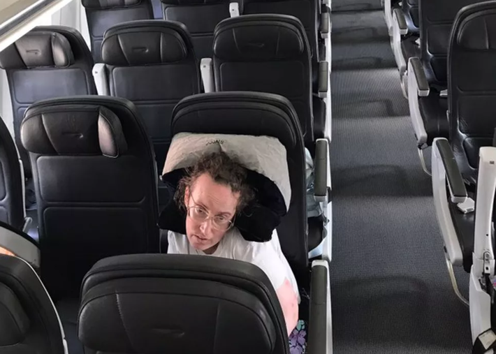 Victoria Brignell é tetraplégica e foi deixada em avião por mais de uma hora e meia, em Londres Foto: Reprodução/Redes sociais