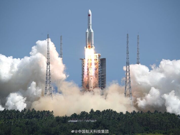 Foguete Long March 5B decola com o módulo Wentian com destino à estação espacial Tiangong da China em 24 de julho de 2022. Foto: CASC