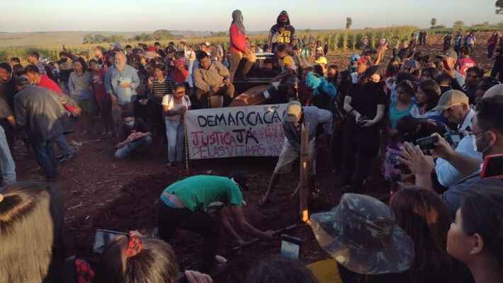Enterro Vitor Guarani Kaiowa, em Guapoy, Amambai (MS)  Foto povos Guarani Kaiowa  27 de junho de 2022